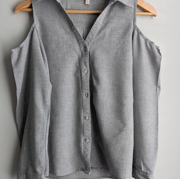 Skies are Blue Gray Cold Shoulder Button Down Top - Picture 10 of 13